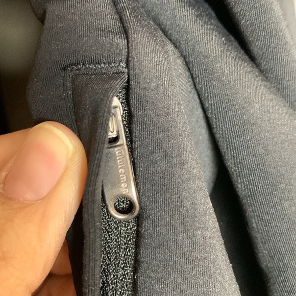 Lululemon black windbreaker with zip in hood and side vents Size XL - Picture 8 of 9